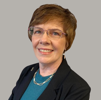 Deanna Davis headshot