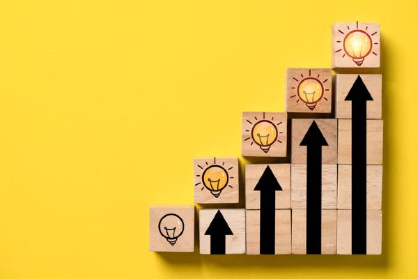 A series of arrows representing a growth mindset.