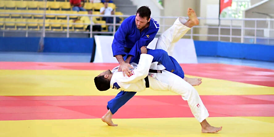 Kell Berliner brings down an opponent in an unnamed tournament. (Photo provided) 