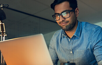 man typing on a laptop