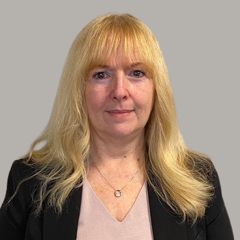 Deanne Larson headshot