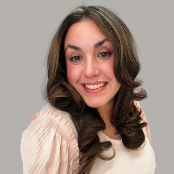 Elia Santos headshot