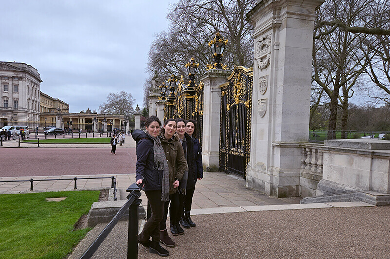 Four Minaise sisters pose in front of Buckingham Palace in London