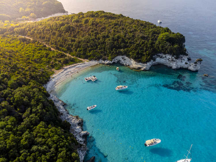 Luftaufnahme der Insel Antipaxos in der Nähe von Korfu, Griechenland.