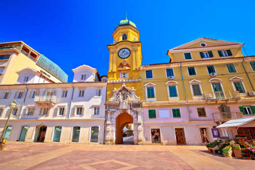 Hauptplatz (Korzo) der Stadt Rijeka mit Clock Towerm, Kroatien

