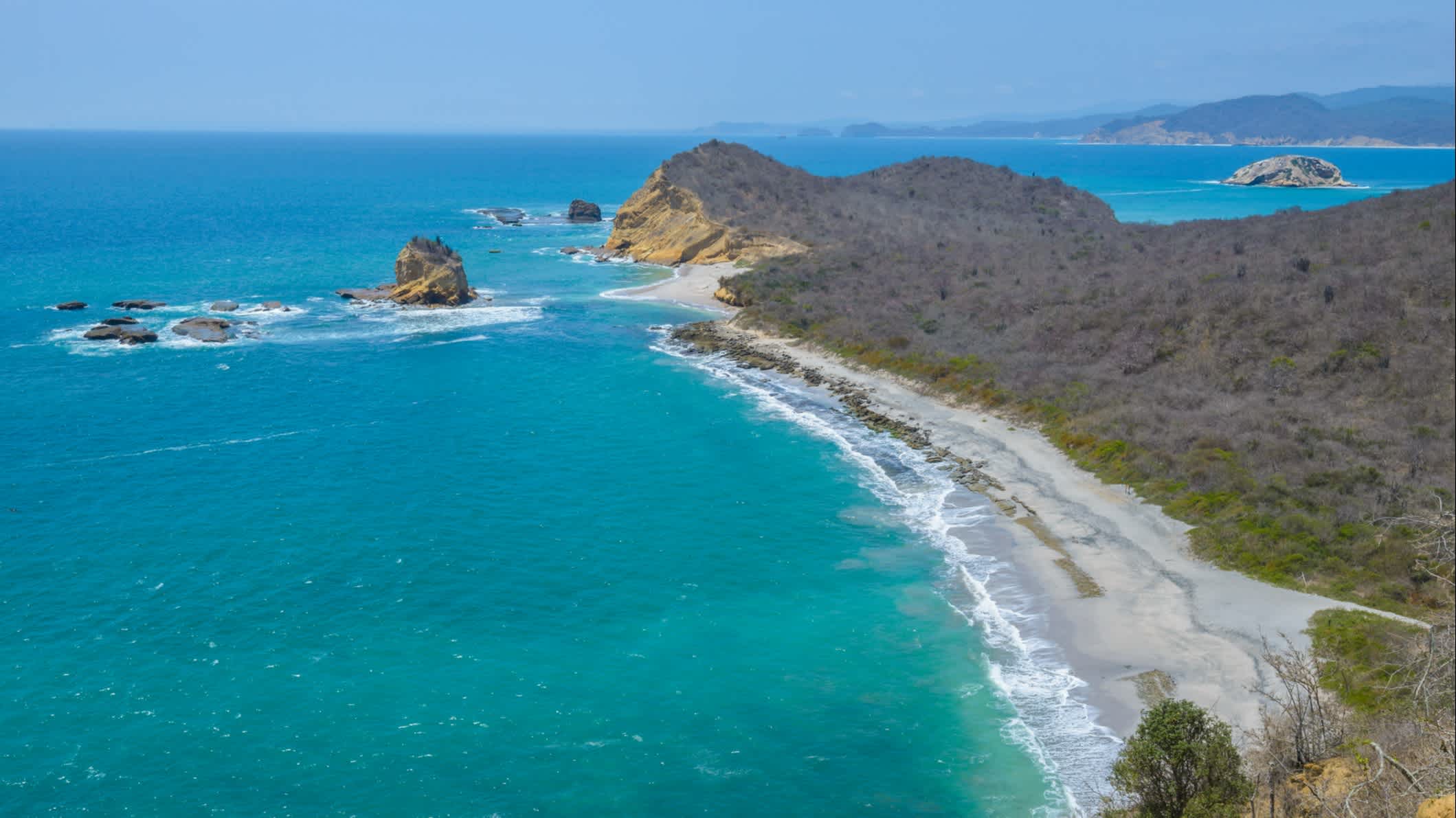 Vue aérienne de la plage de Los Frailes, dans le parc national de Machalilla près de Puerto Lopez, en Équateur.
