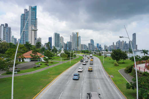 Straße in Panama City von oben gesehen