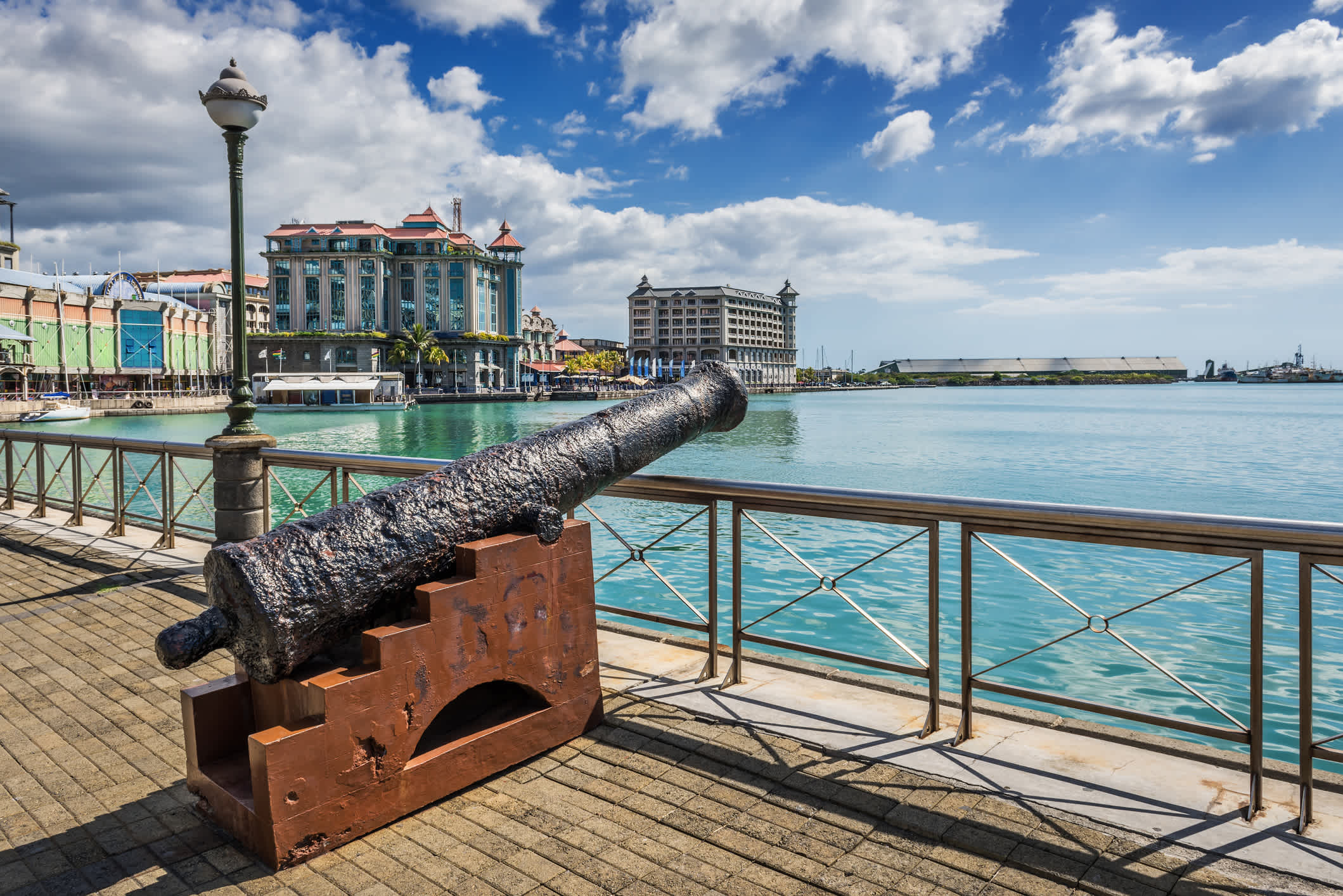 Alte Kanone auf der Promenade an der Caudan Waterfront, Port Louis, Mauritius.