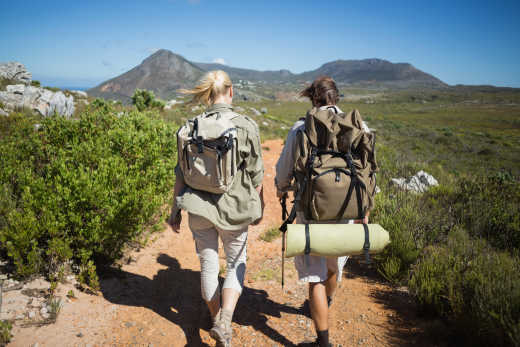 Zwei_Personen_wandern_in_Südafrika