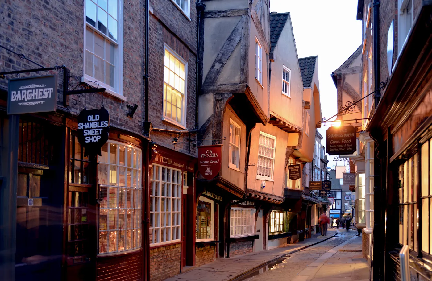 Die Shambles-Straße in York am Abend, England, Großbritannien. 