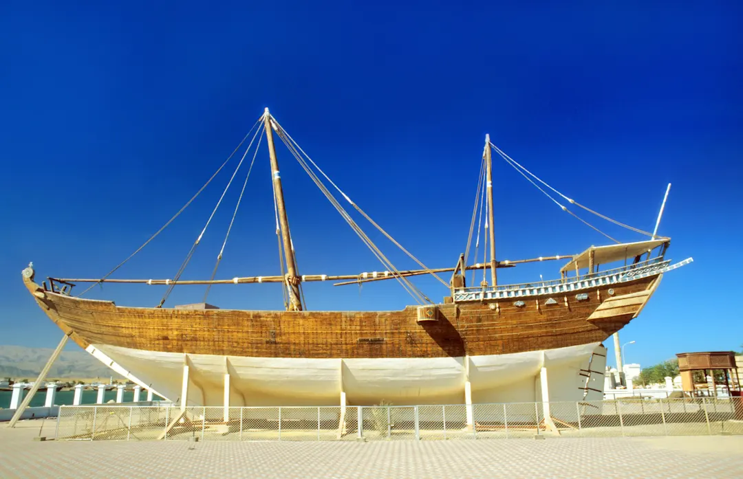 Oman, Sur Traditionelle Werft für hölzernen Dhows in Sur, Oman.
