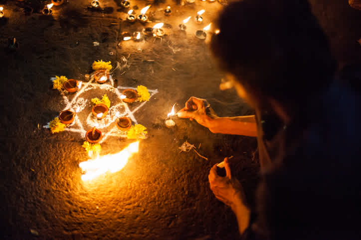 Découvrez la fête hindou ou fête des lumières Divali pendant votre voyage à l'île Maurice qui célèbre également cet événement.