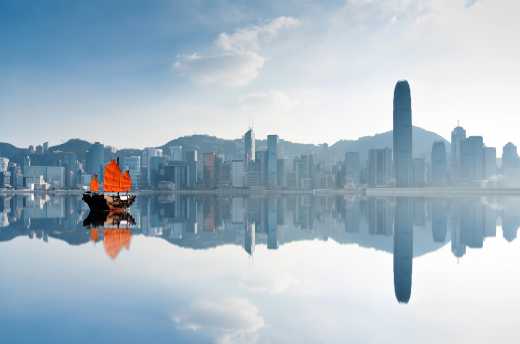 Junk-Boot über Hafen in Hongkong