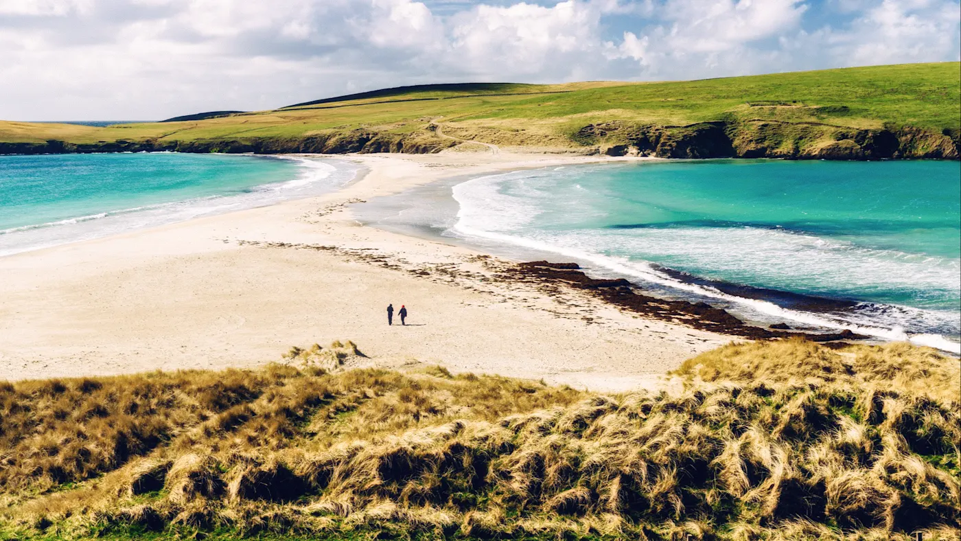 Schottland, Shetlandinseln, St Ninians Isle Blick auf dem Strand auf St Ninians Isle, Shetlandinseln, Schottland