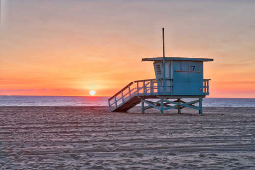 Apercevez les célèbres cabanons de sauveteurs sur les plages de Los Angeles pendant votre circuit dans l'ouest américain