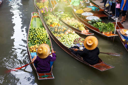Einkaufen bei den Schwimmenden Märkten in Damnoen Saduak in Bangkok