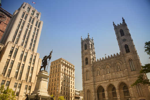 Impossible de visiter Montréal sans passer par la basilique Notre Dame de Montréal dans le vieux quartier de Montréal.