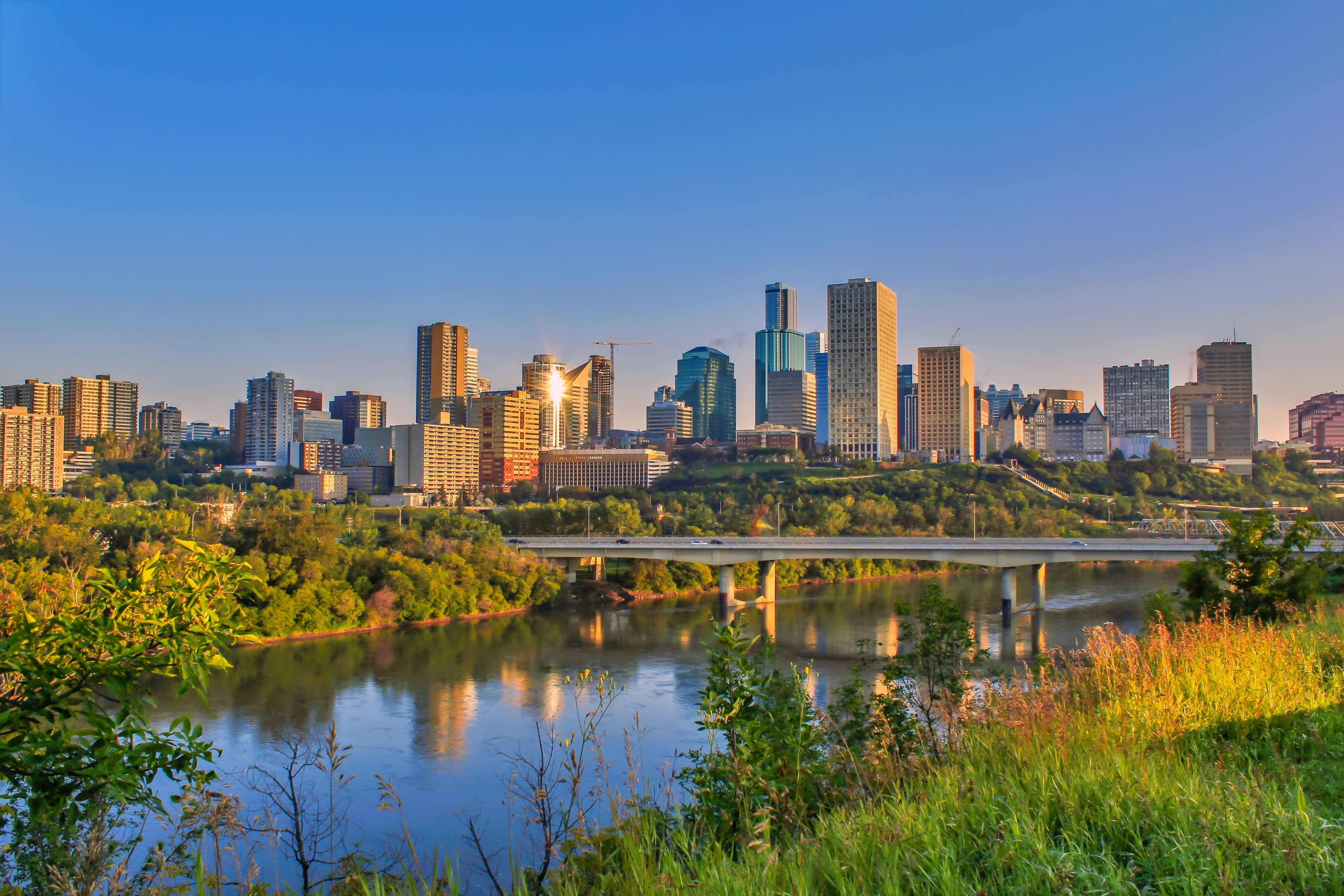 Kanada Edmonton Skyline mit North Saskatchewan River