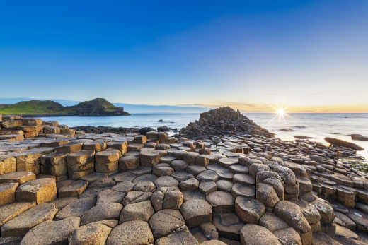 Découvrez des paysages naturels magnifiques lors de votre visite de la Chaussée des Géants