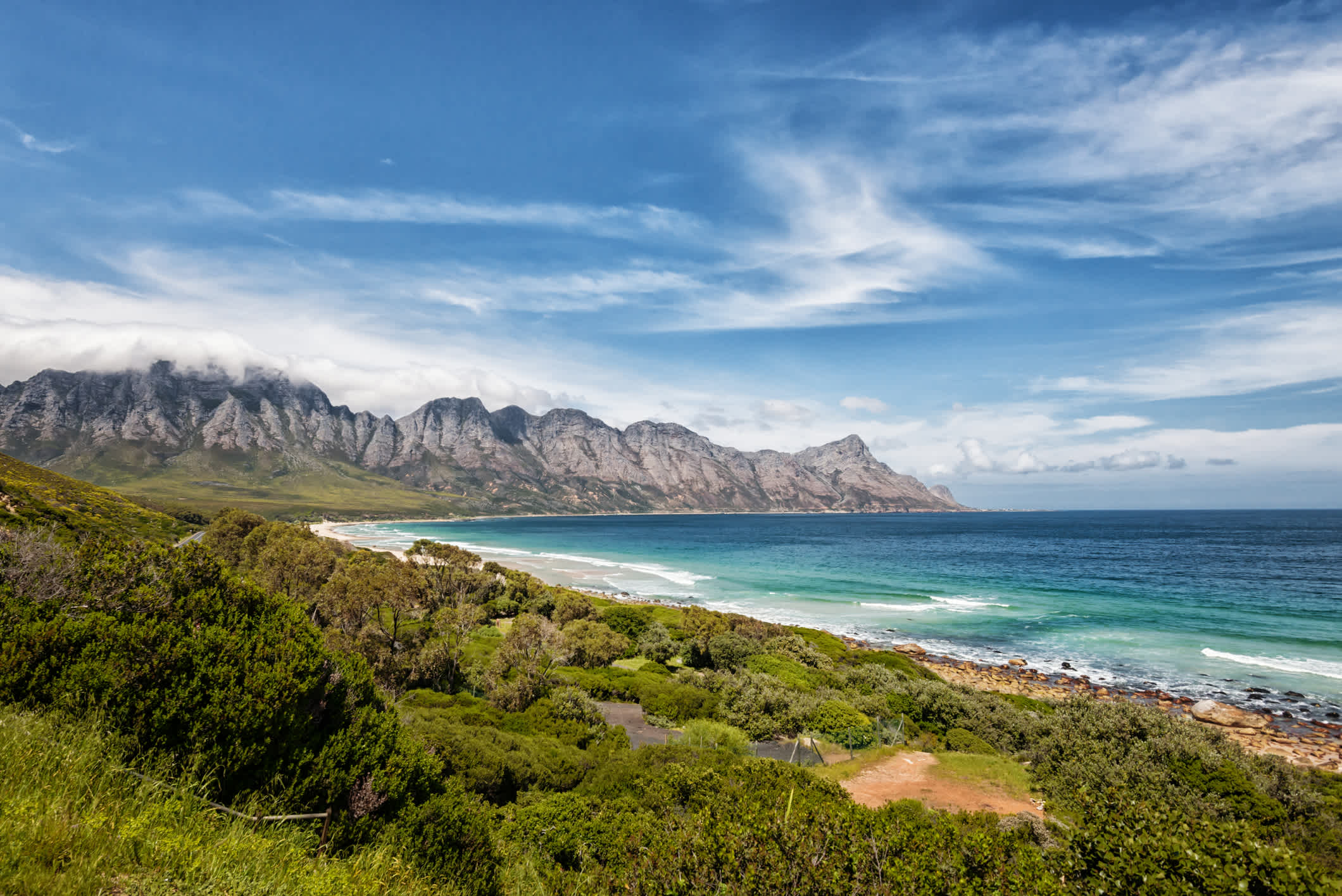 La magnifique côte sud-africaine le long de l'océan Indien.
