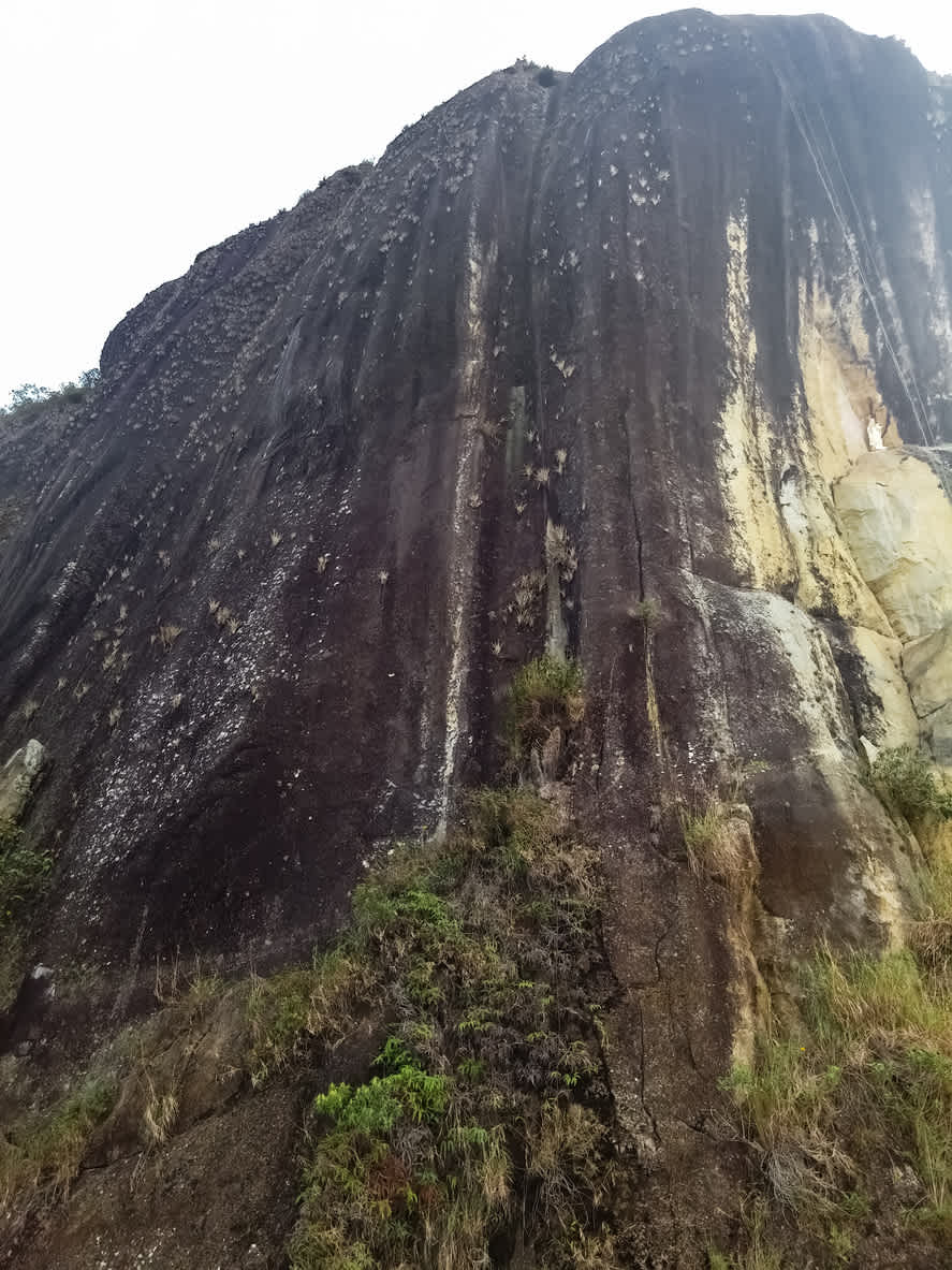 Blick auf den eindrucksvollen Piedra de Peñol in Kolumbien