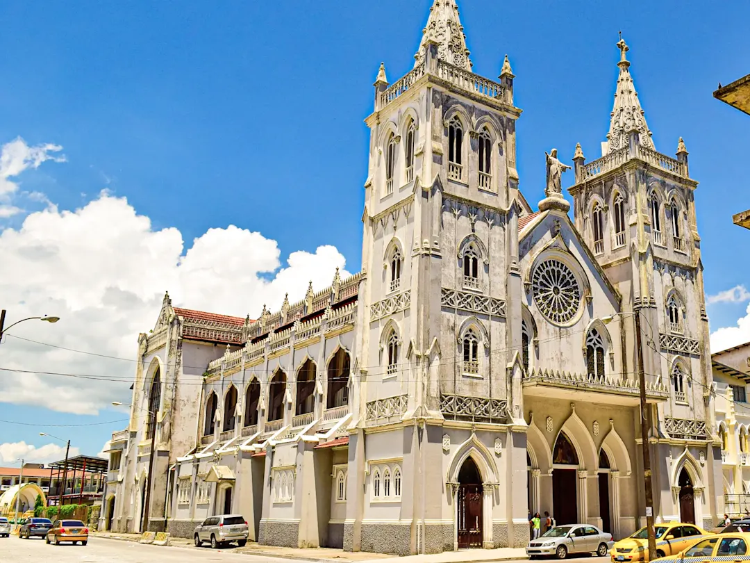 Gotische Kirche mit zwei Türmen, Colón, Colón, Panama.
