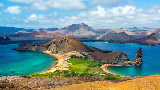 Uitzicht over de stranden van Bartolome Eiland van de Galapagos Archipel van Ecuador
