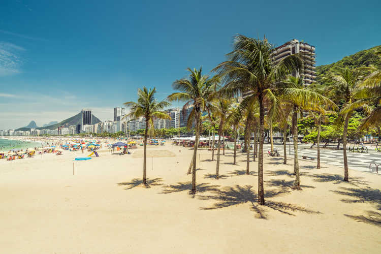 Découvrez les plages exotiques que Copacabana pendant votre voyage au Brésil.