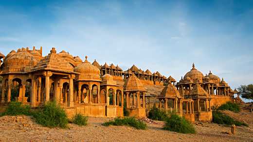 Kenotaphe_in_Jaisalmer_Indien