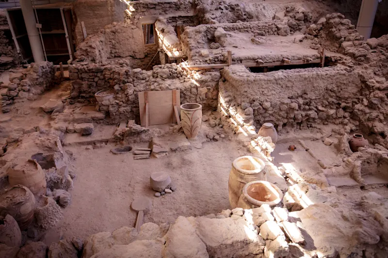 Antike Artefakte in Akrotiri, auf der griechischen Insel Santorin