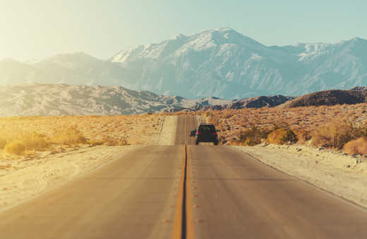 Vue sur la route Coachella Valley Desert Road en Californie