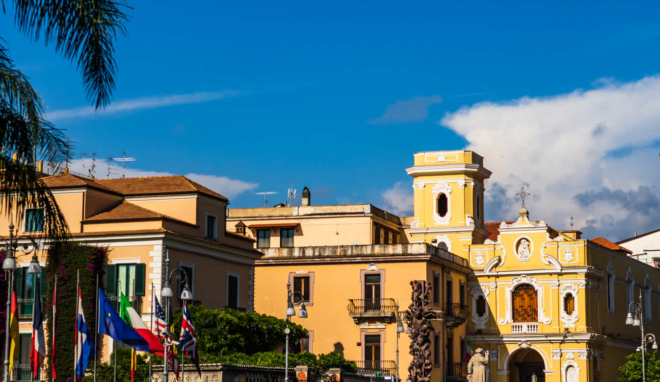 Explorez la Piazza Tasso lors d'un voyage à Sorrente en Italie