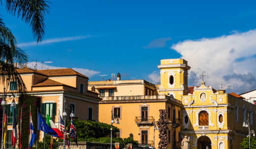 Explorez la Piazza Tasso lors d'un voyage à Sorrente en Italie