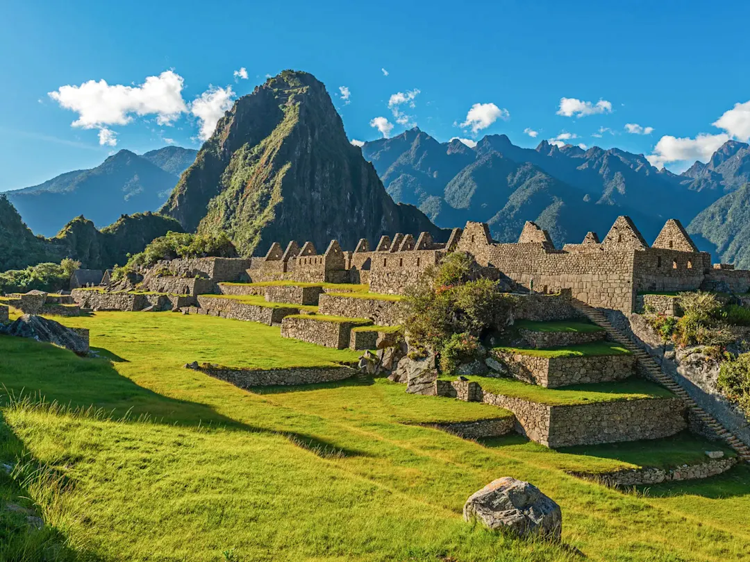 Ruinen von Machu Picchu mit grünen Bergen. Machu Picchu, Cusco, Peru.