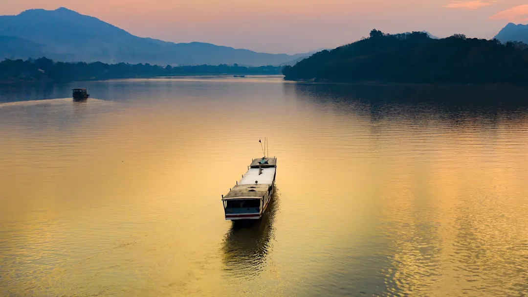 Traditionelles Boot auf dem Mekong bei Luang Prabang, Laos