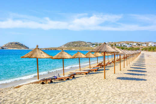 Détendez-vous sur l'une des nombreuses plages idylliques de l'île pendant votre voyage à Mykonos.