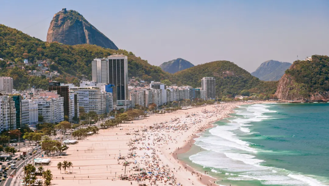 Blick auf den Copacabana Strand in Rio de Janeiro, Brasilien