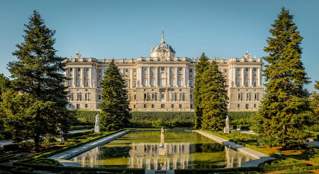 Königlicher Palast von Madrid beeindruckt bei einem Madrid Urlaub