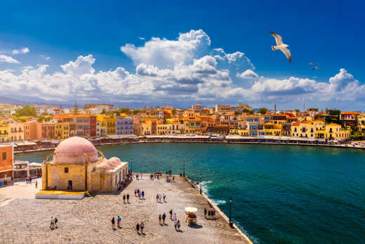 Blick auf die Hassan-Moschee in Chania auf Kreta in Griechenland 