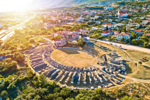 Besuchen Sie die beeindruckenden Ruinen von Salona während Ihres Aufenthalts in Split.