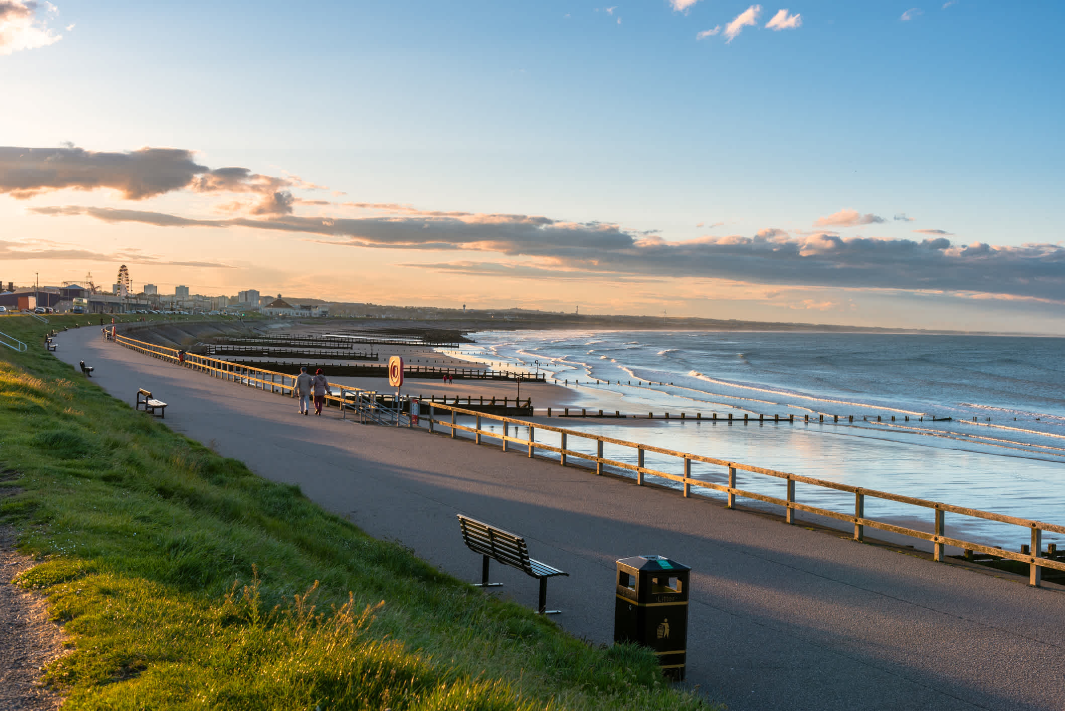 Vue sur la promenade au bord de l'eau, Aberdeen en Écosse