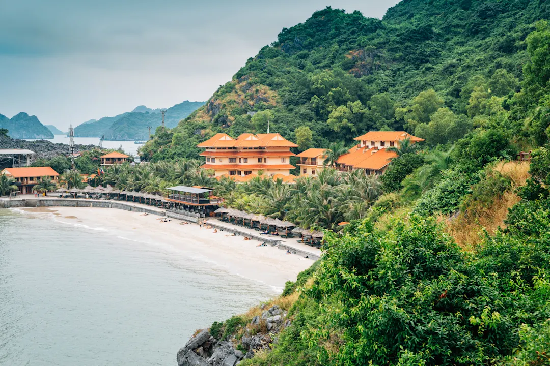 Vietnam, Cat Ba Nationalpark Blick auf Katze co Strand 3 in Cat Ba Insel, Vietnam