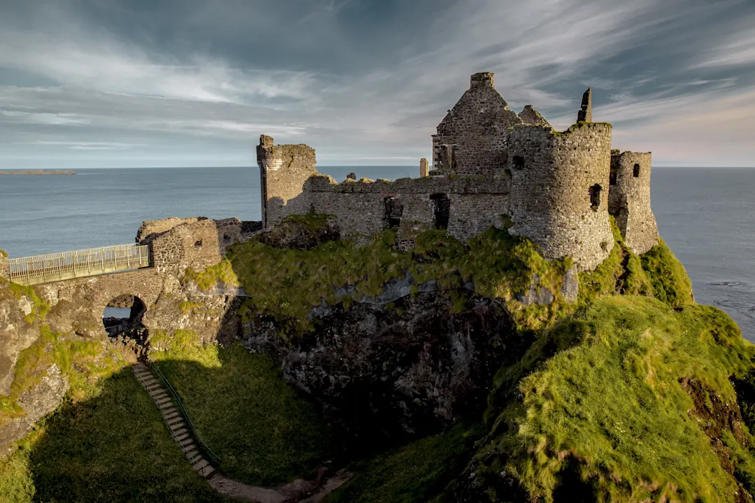 Ruinen von Dunluce Castle in der Nähe von Portrush, Nordirland.
