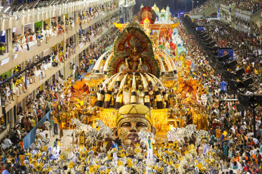 Célèbre dans le monde entier, prévoyez votre voyage au Brésil au moment du carnaval de Rio de Janeiro, un événement phare de la ville.