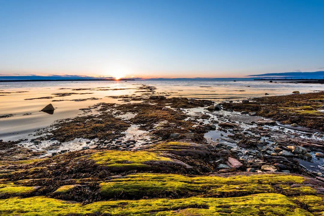 Rimouski bei Sonnenuntergang am Sankt Lorenz Fluss, Quebec, Kanada.