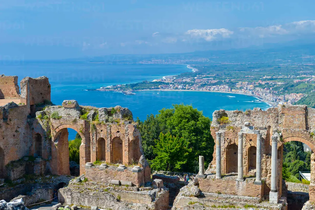 Ruinen im Taormina Urlaub auf Sizilien erleben