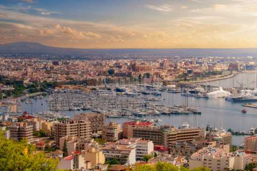 Aufnahme der Skyline von Palma de Mallorca in Spanien