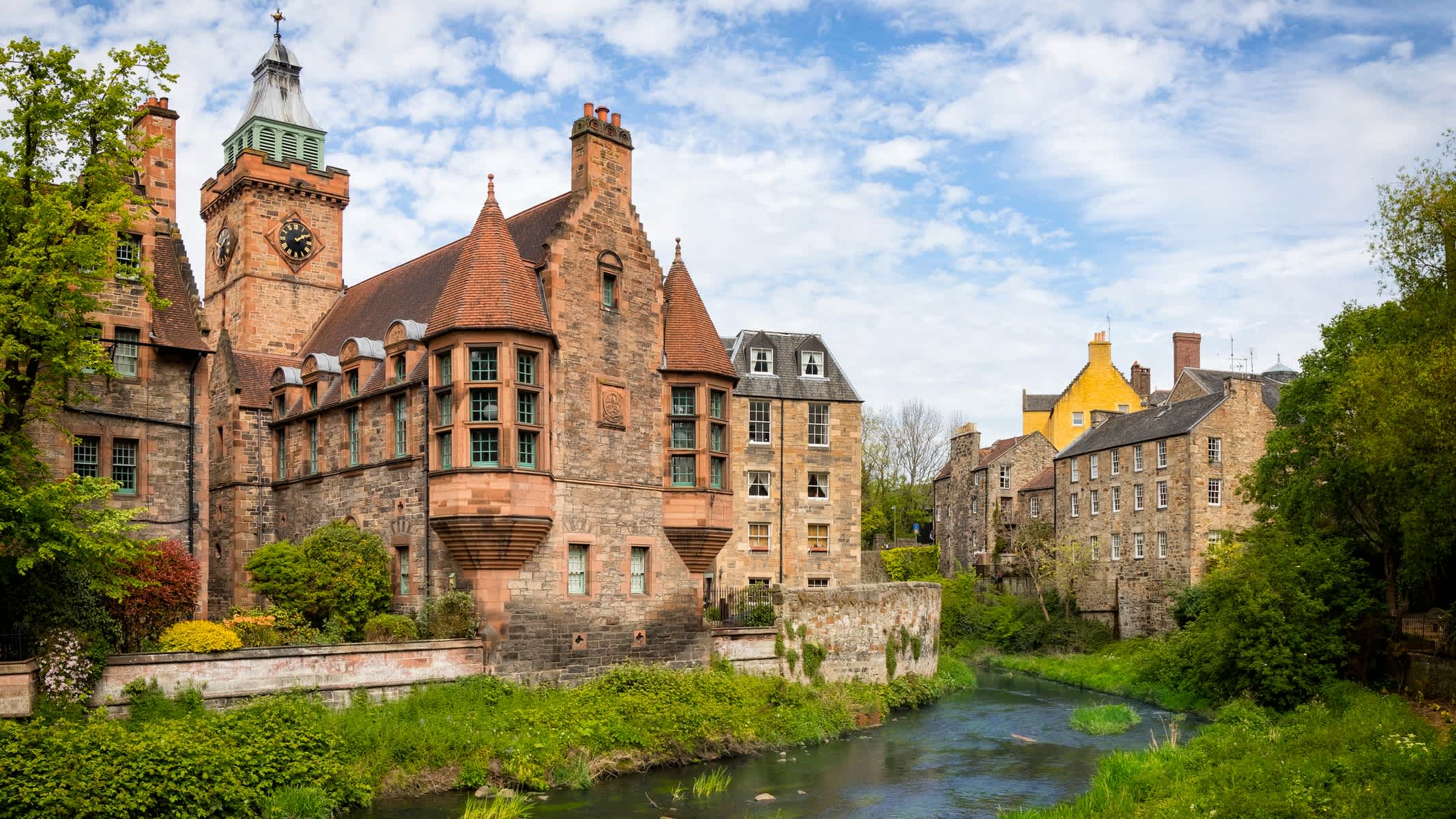 Vue sur des bâtiments anciens du Dean Village, Édimbourg, Écosse