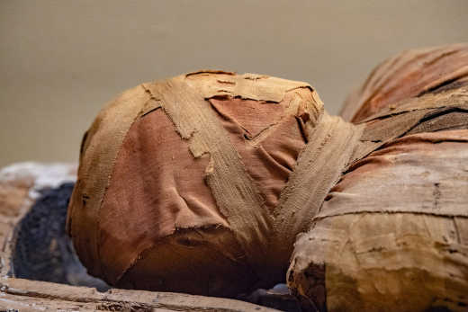 Tête de momie égyptienne en gros plan détail