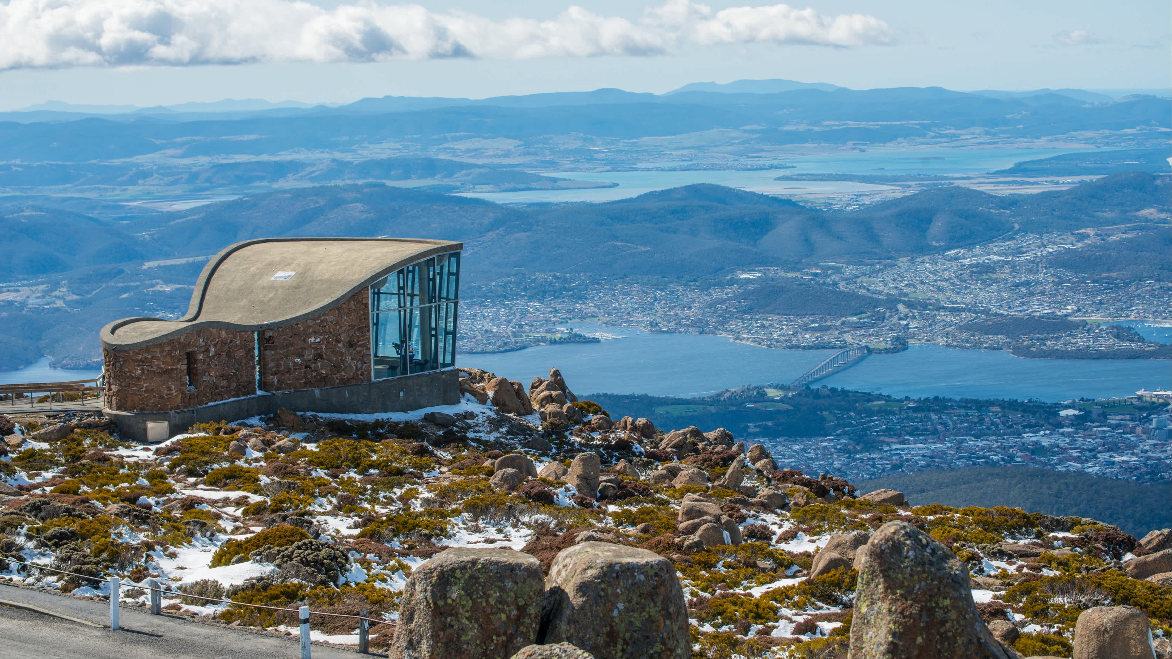 Uitzicht vanaf een heuvel in de stad Hobart in Australië